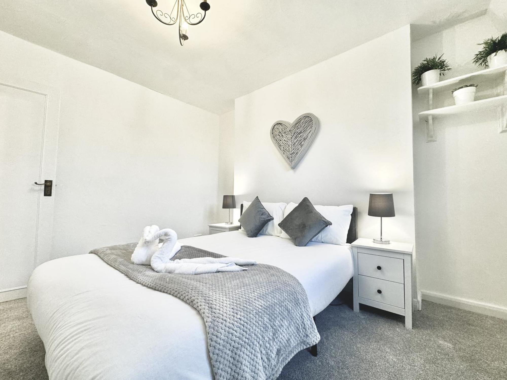 Newly Renovated Kensington 2 Bedroom Apartment With Balcony Near Harrods Sleeps 6, 2 Min Walk From Station Londýn Exteriér fotografie