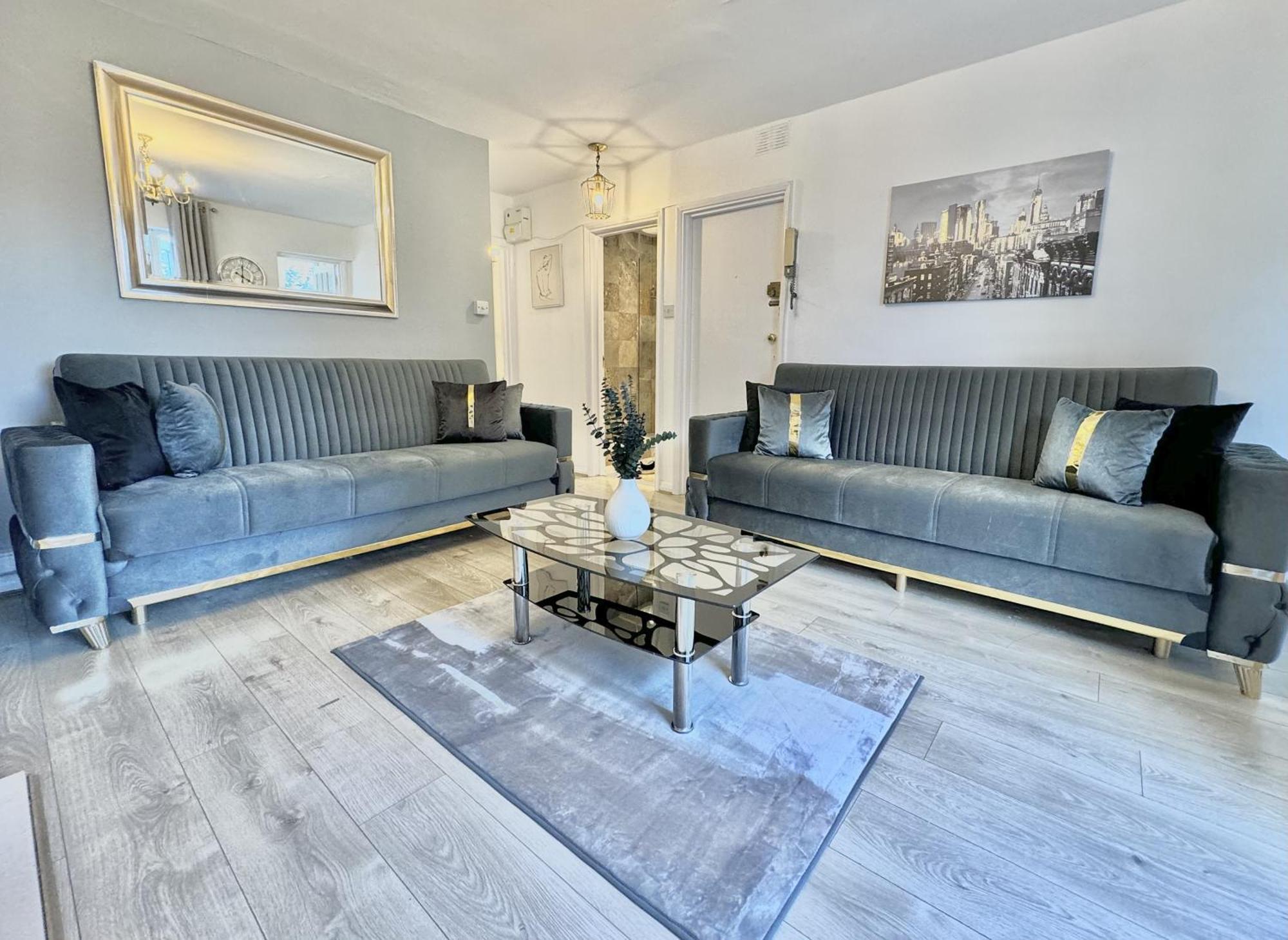 Newly Renovated Kensington 2 Bedroom Apartment With Balcony Near Harrods Sleeps 6, 2 Min Walk From Station Londýn Exteriér fotografie