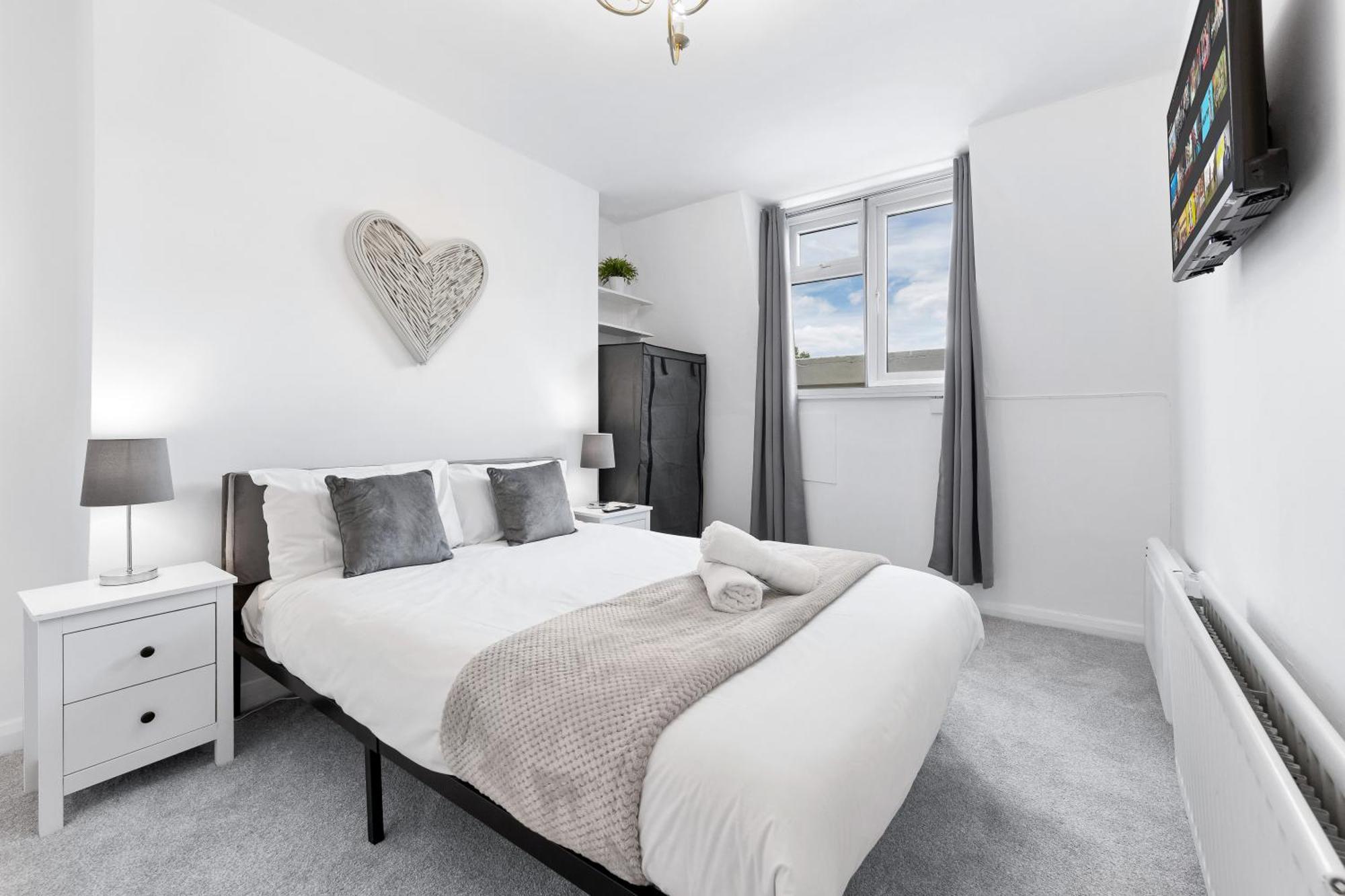 Newly Renovated Kensington 2 Bedroom Apartment With Balcony Near Harrods Sleeps 6, 2 Min Walk From Station Londýn Exteriér fotografie