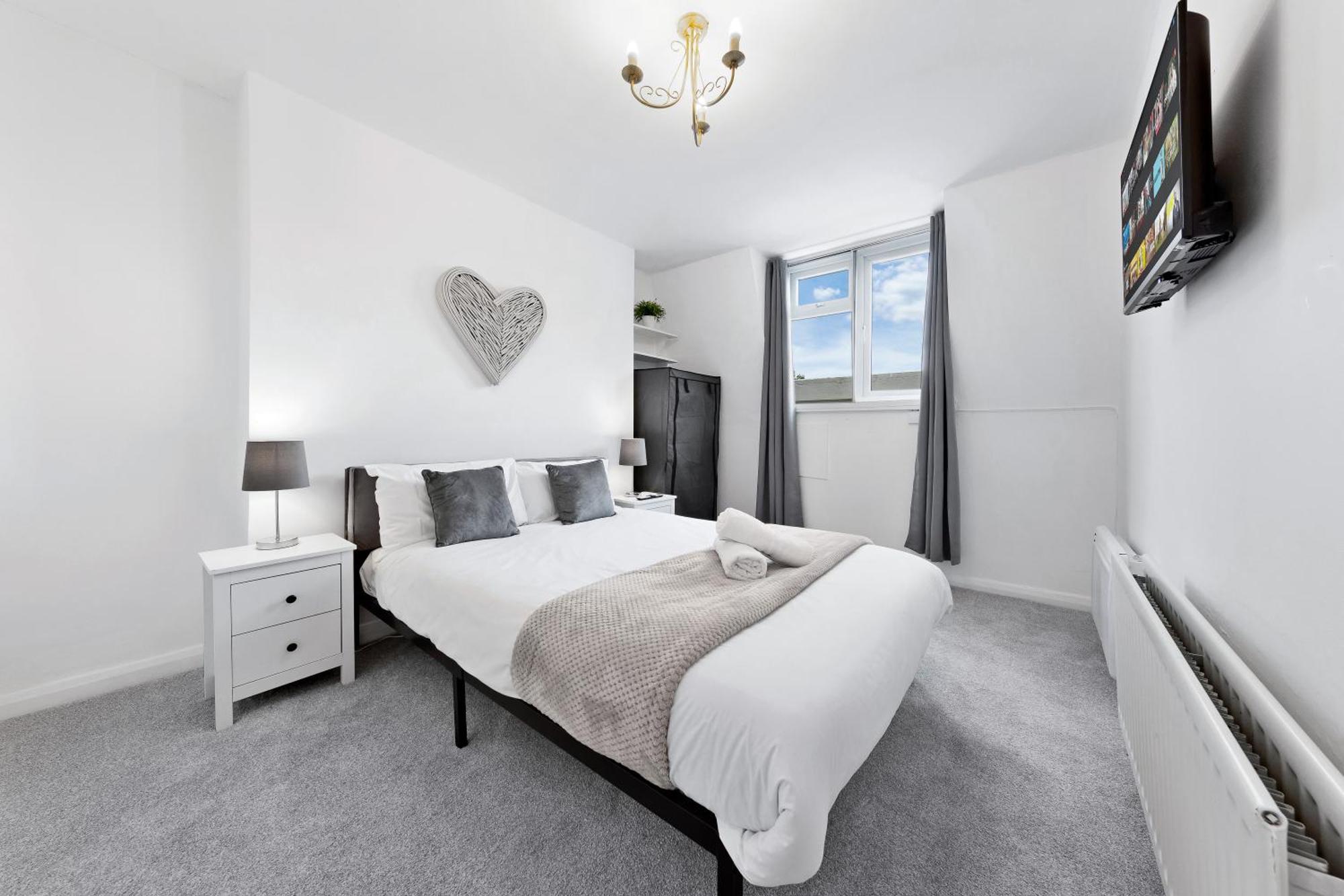 Newly Renovated Kensington 2 Bedroom Apartment With Balcony Near Harrods Sleeps 6, 2 Min Walk From Station Londýn Exteriér fotografie