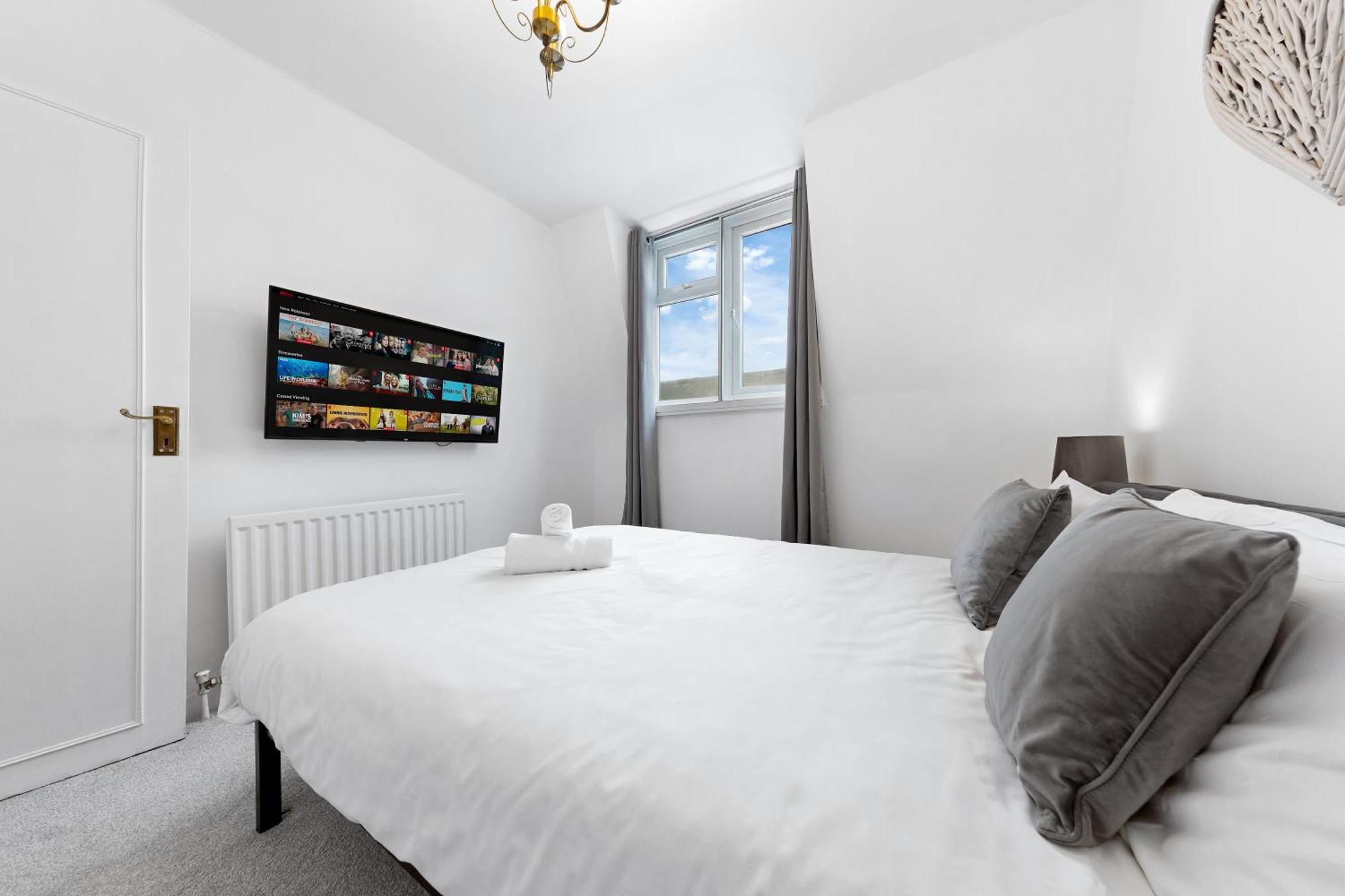 Newly Renovated Kensington 2 Bedroom Apartment With Balcony Near Harrods Sleeps 6, 2 Min Walk From Station Londýn Exteriér fotografie