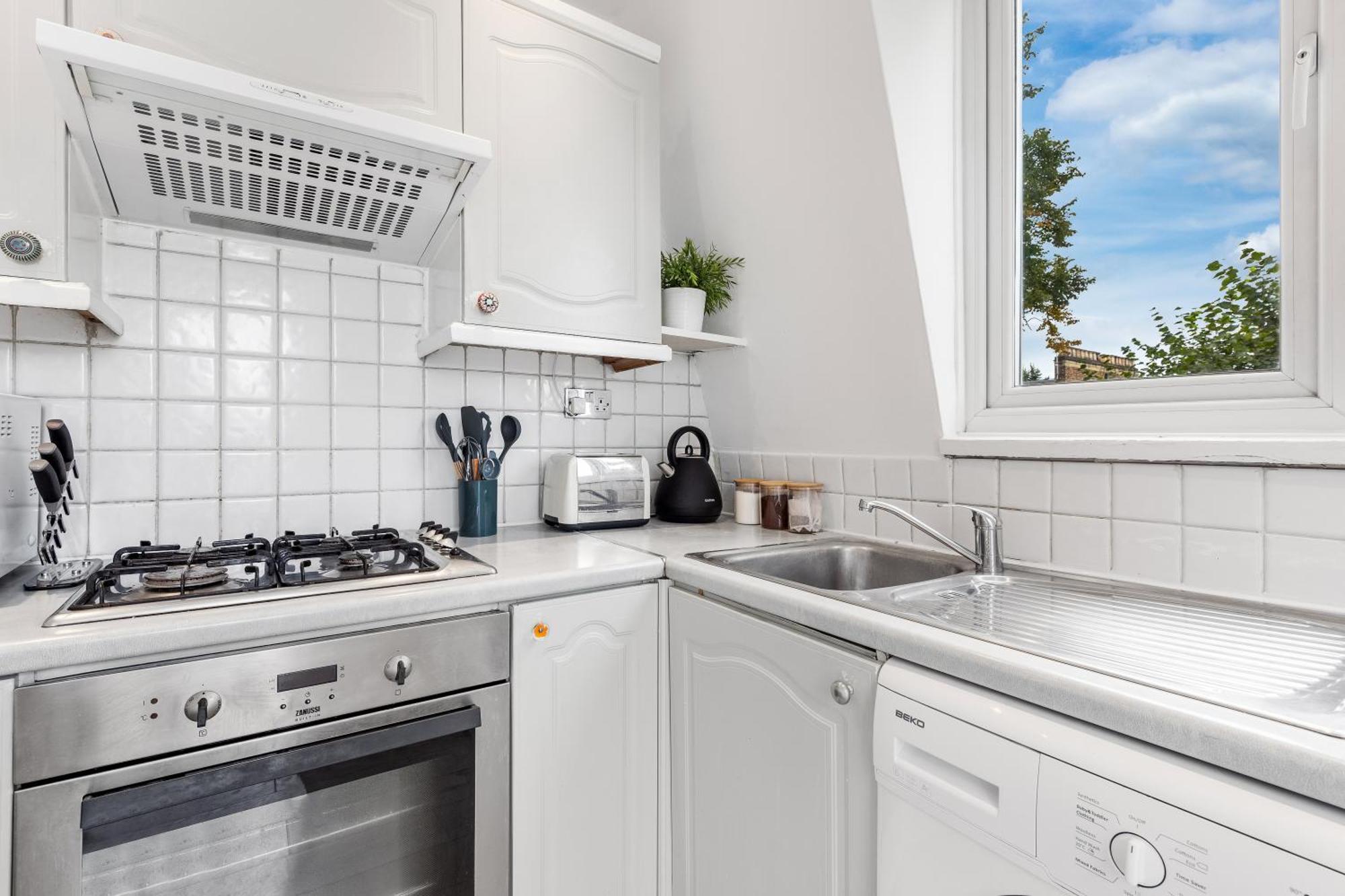 Newly Renovated Kensington 2 Bedroom Apartment With Balcony Near Harrods Sleeps 6, 2 Min Walk From Station Londýn Exteriér fotografie