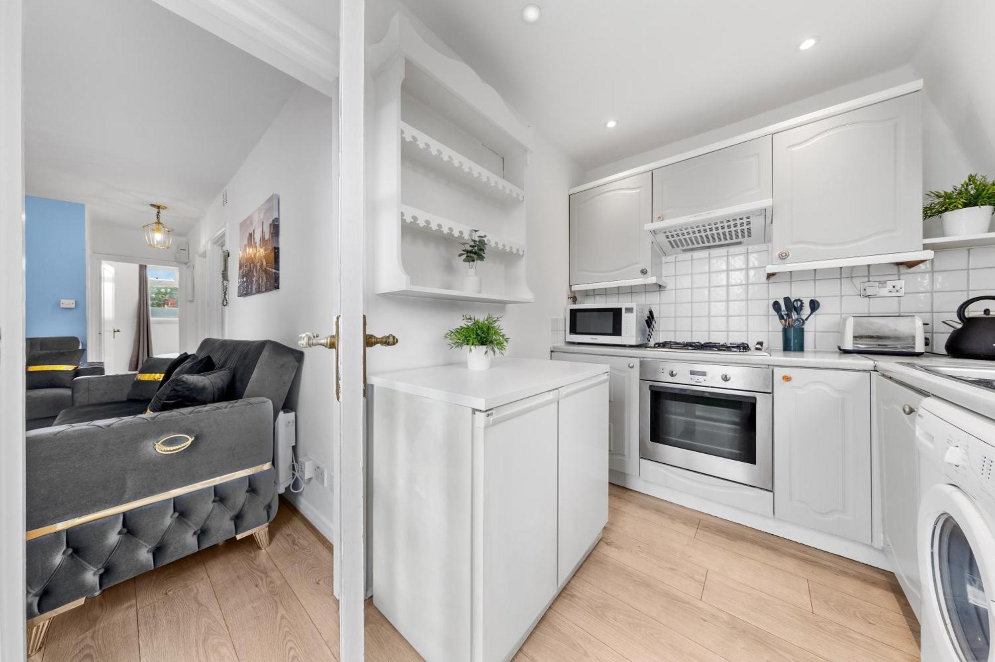 Newly Renovated Kensington 2 Bedroom Apartment With Balcony Near Harrods Sleeps 6, 2 Min Walk From Station Londýn Exteriér fotografie