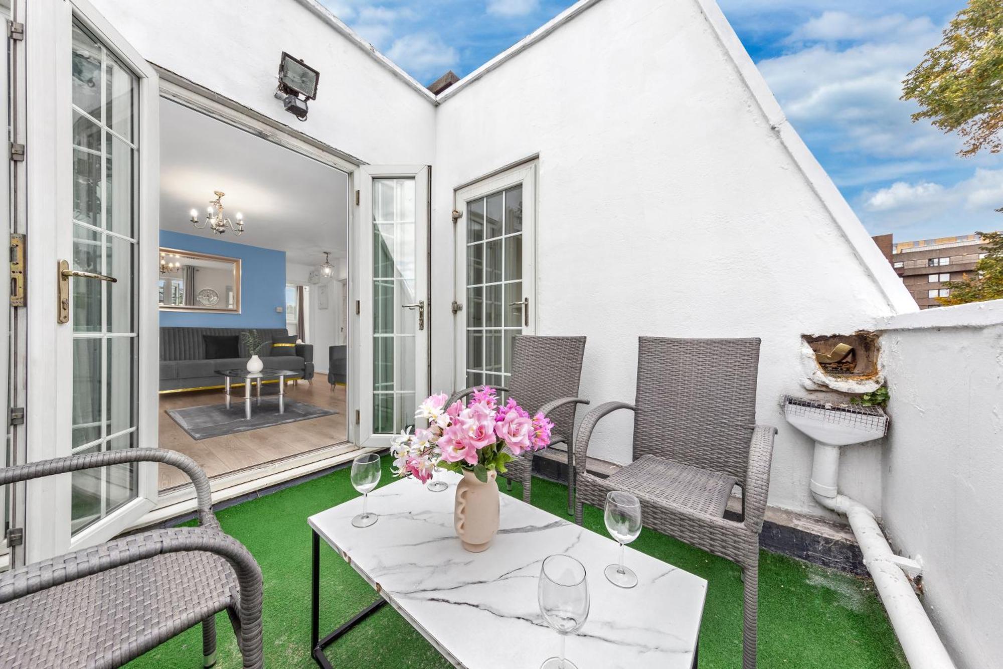 Newly Renovated Kensington 2 Bedroom Apartment With Balcony Near Harrods Sleeps 6, 2 Min Walk From Station Londýn Exteriér fotografie