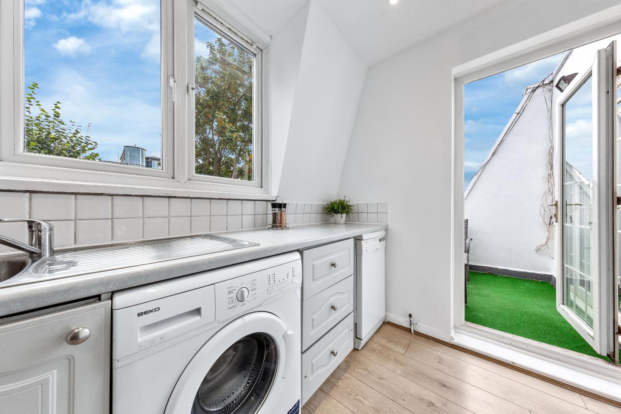 Newly Renovated Kensington 2 Bedroom Apartment With Balcony Near Harrods Sleeps 6, 2 Min Walk From Station Londýn Exteriér fotografie