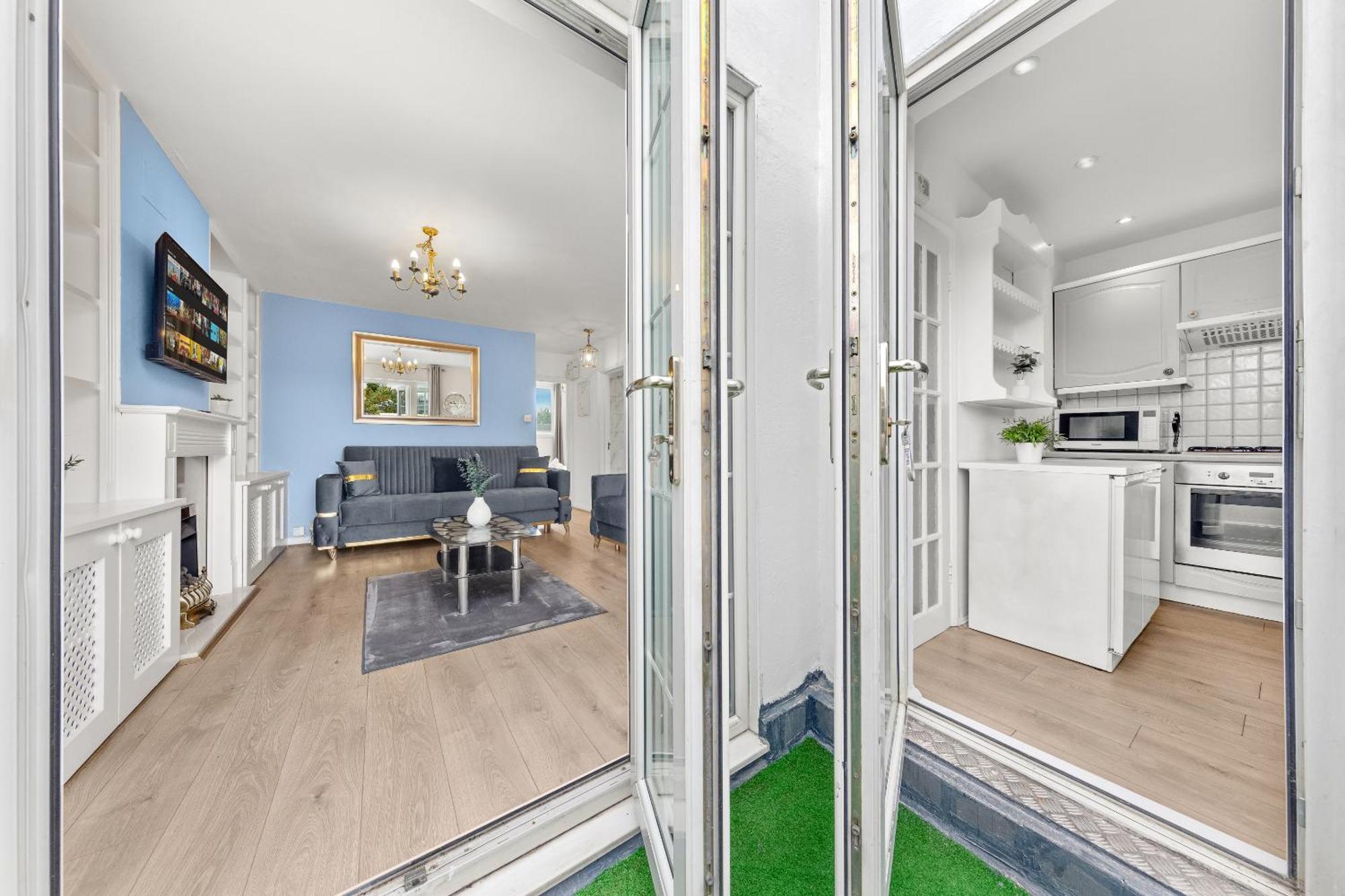 Newly Renovated Kensington 2 Bedroom Apartment With Balcony Near Harrods Sleeps 6, 2 Min Walk From Station Londýn Exteriér fotografie